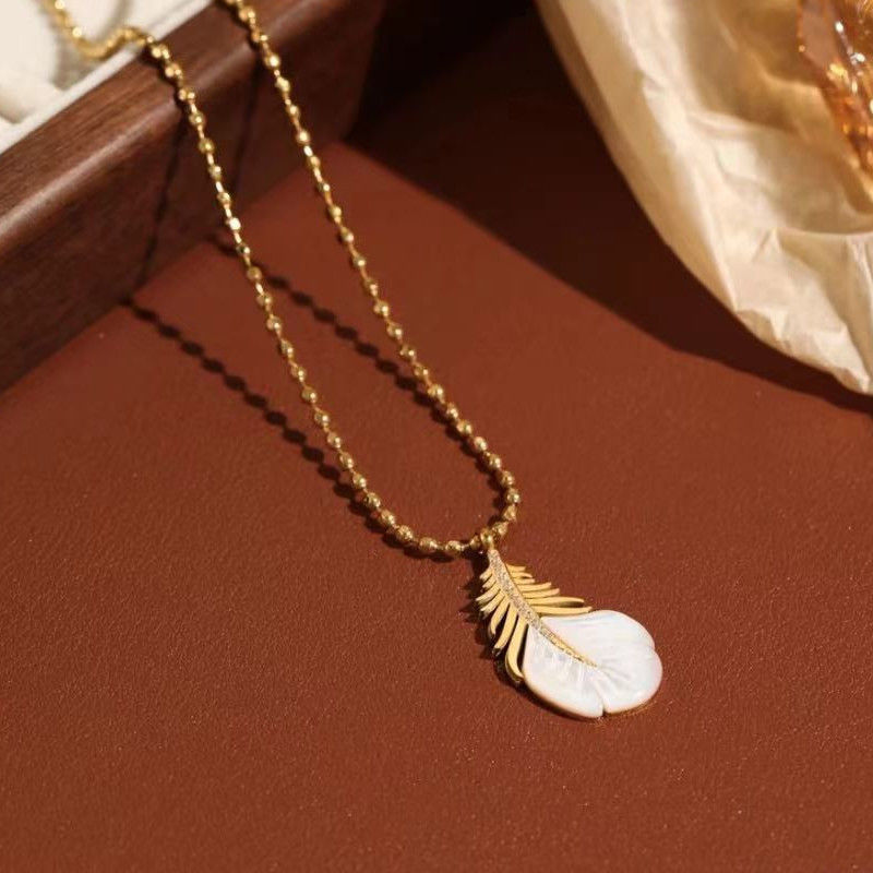 COLAR DE PENAS FRITILÁRIAS