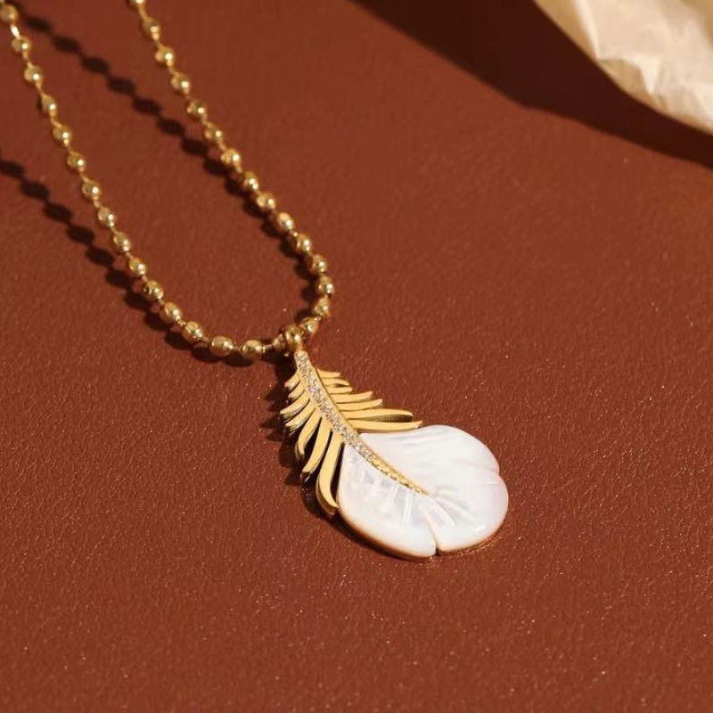 COLAR DE PENAS FRITILÁRIAS