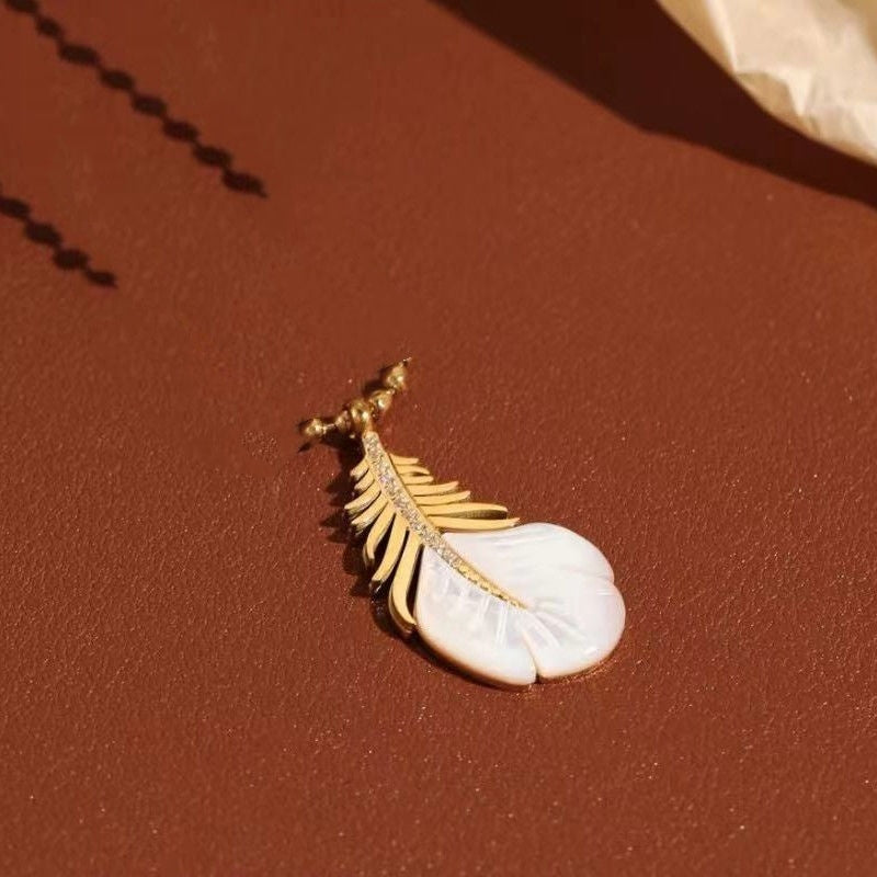 COLAR DE PENAS FRITILÁRIAS