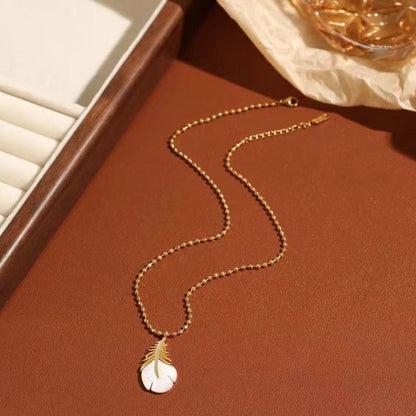 COLAR DE PENAS FRITILÁRIAS